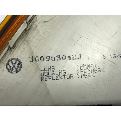 Повторювач повороту правий в передній бампер VW Passat B6 2005-2010 3C0953042J